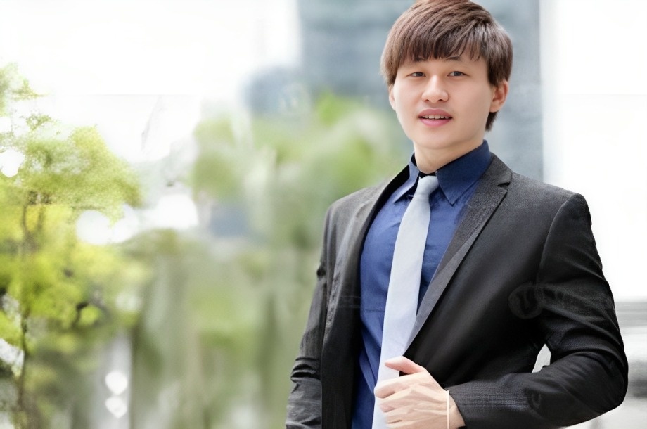 Portrait of Marcel Suzuki, CEO of CalidadSoft